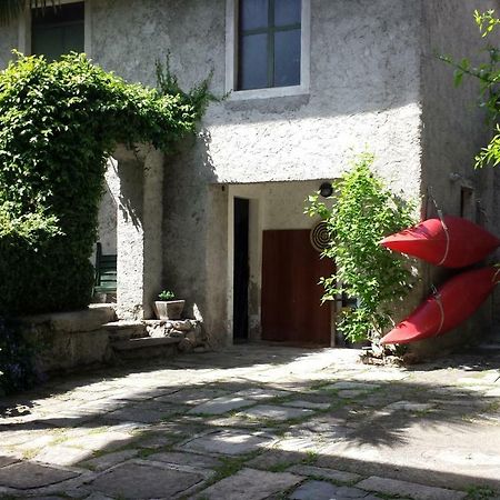 Il Vecchio Cortile Apartment Мандельо дел Ларио Екстериор снимка