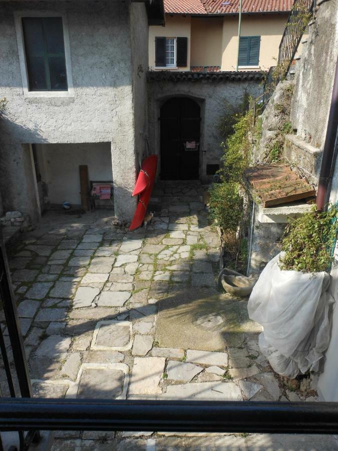 Il Vecchio Cortile Apartment Мандельо дел Ларио Екстериор снимка