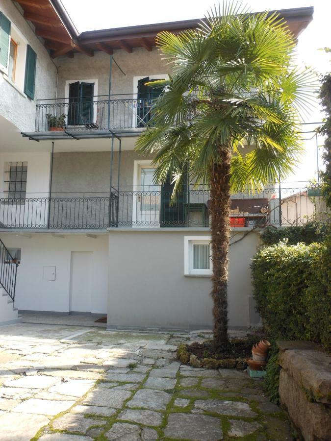 Il Vecchio Cortile Apartment Мандельо дел Ларио Екстериор снимка