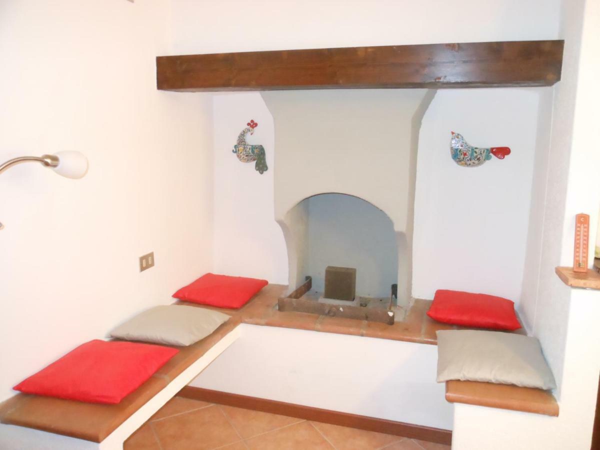 Il Vecchio Cortile Apartment Мандельо дел Ларио Екстериор снимка