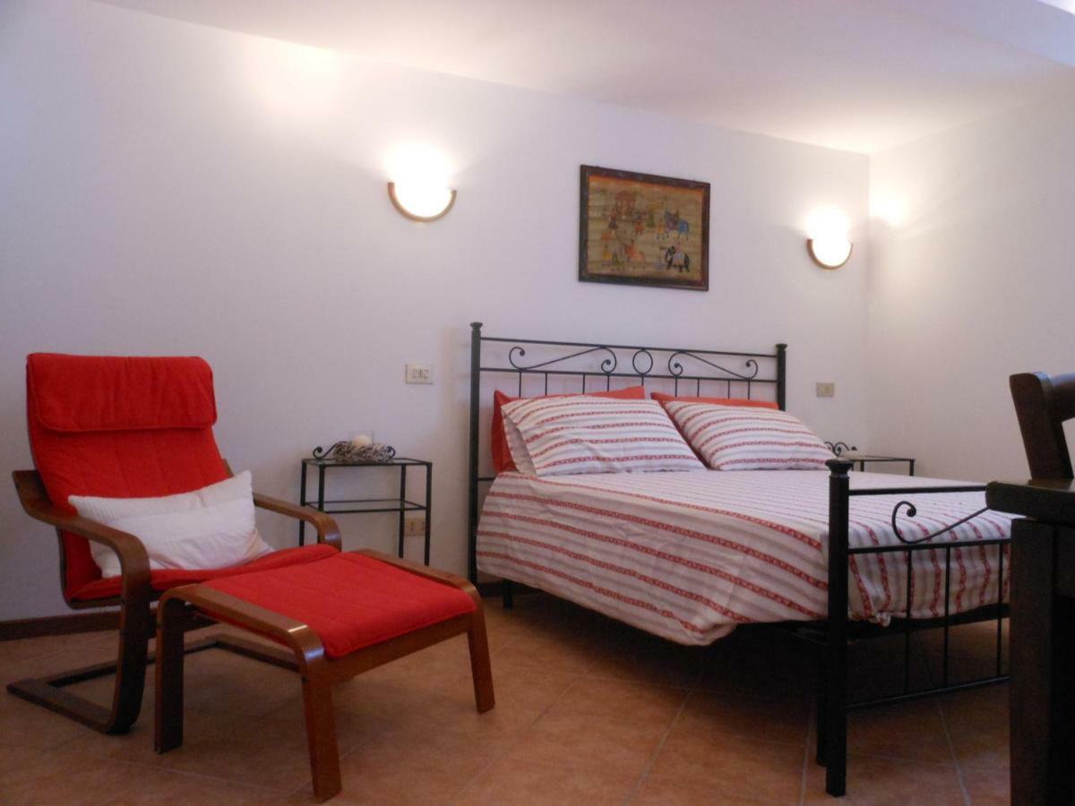 Il Vecchio Cortile Apartment Мандельо дел Ларио Екстериор снимка