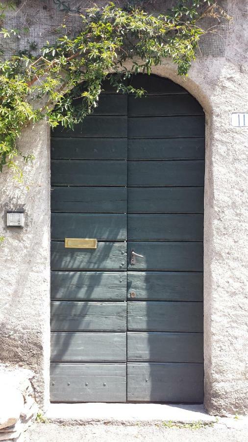 Il Vecchio Cortile Apartment Мандельо дел Ларио Екстериор снимка